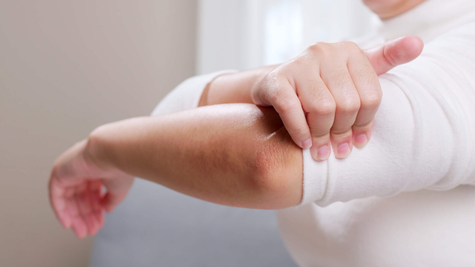 outer elbow pain